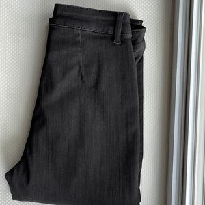 Toteme Tight fit, Medium Rise, Skinny leg Denim / Size 26 but fits like a 24!